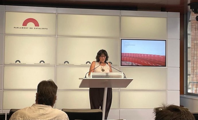 La diputada de la CUP en el Parlament Pilar Castillejo en rueda de prensa