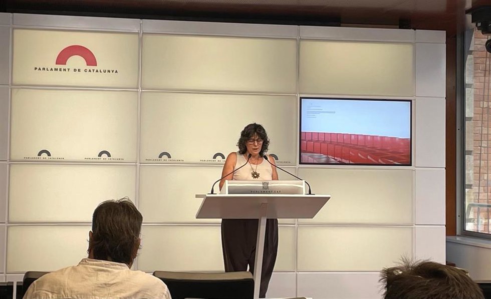 La diputada de la CUP en el Parlament Pilar Castillejo en rueda de prensa