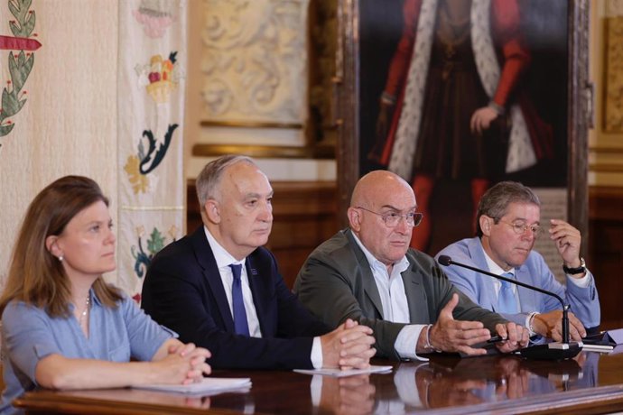 El alcalde de Valladolid, Jesús Julio Carnero, en la Mesa Municipal de Agroalimentación