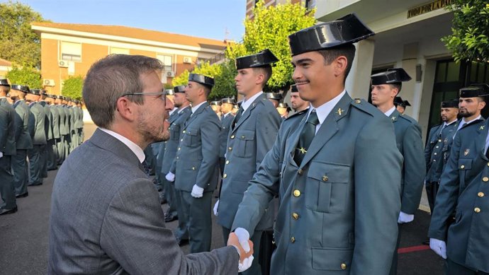 Toscano da la bienvenida a los guardias civiles alumnos que se incorporan a la Comandancia de Sevilla
