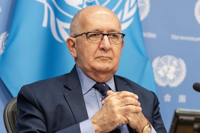 Archivo - Arquivo - 27 de outubro de 2022, Nova York, Nova York, Estados Unidos: Chris Sidoti, membro da Comissão, fala durante a coletiva de imprensa da Comissão Internacional Independente de Inquérito da ONU sobre o Território Palestino Ocupado, incluin