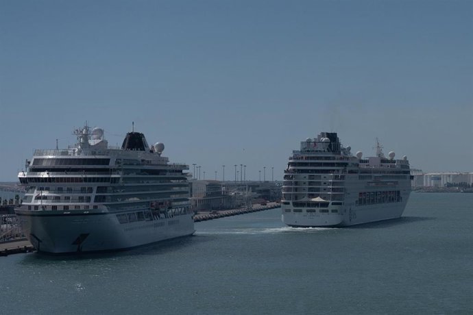 Archivo - Cruceros en el Puerto de Barcelona.