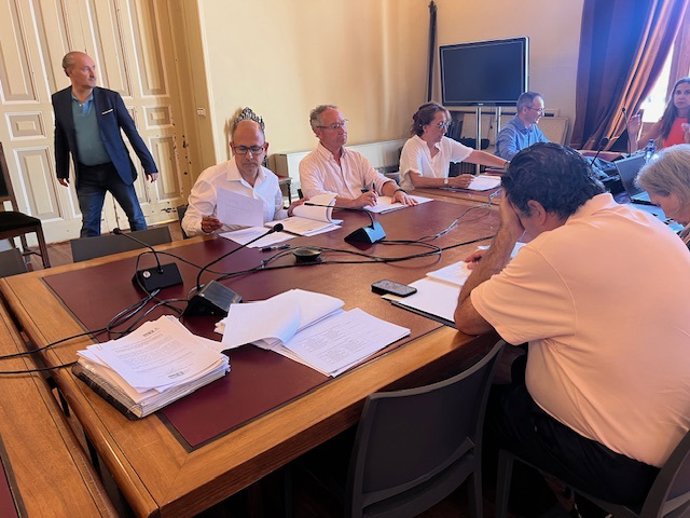 Miembros del Ayuntamiento de Valladolid durante la Comisión de Movilidad y Urbanismo celebrada este martes