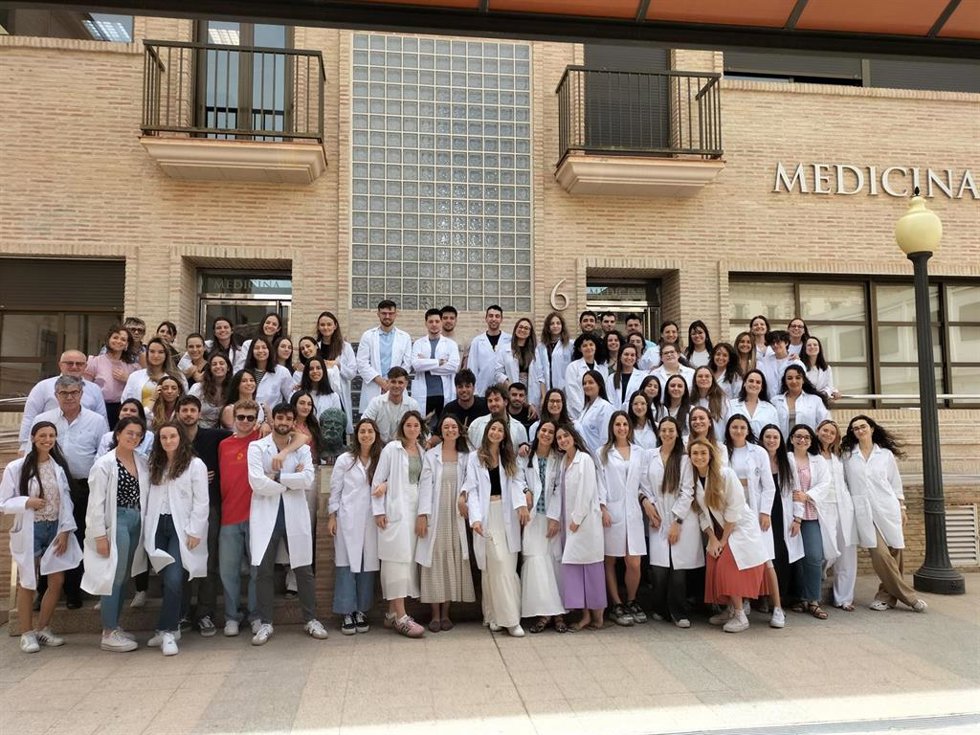 Estudiantes de la 7 promoción del Grado en Medicina de la UCAM, en el Campus de Murcia