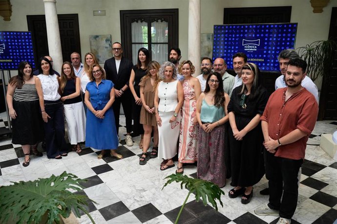 Foto de familia tras la presentación del balance de Icónica Sevilla Fest.
