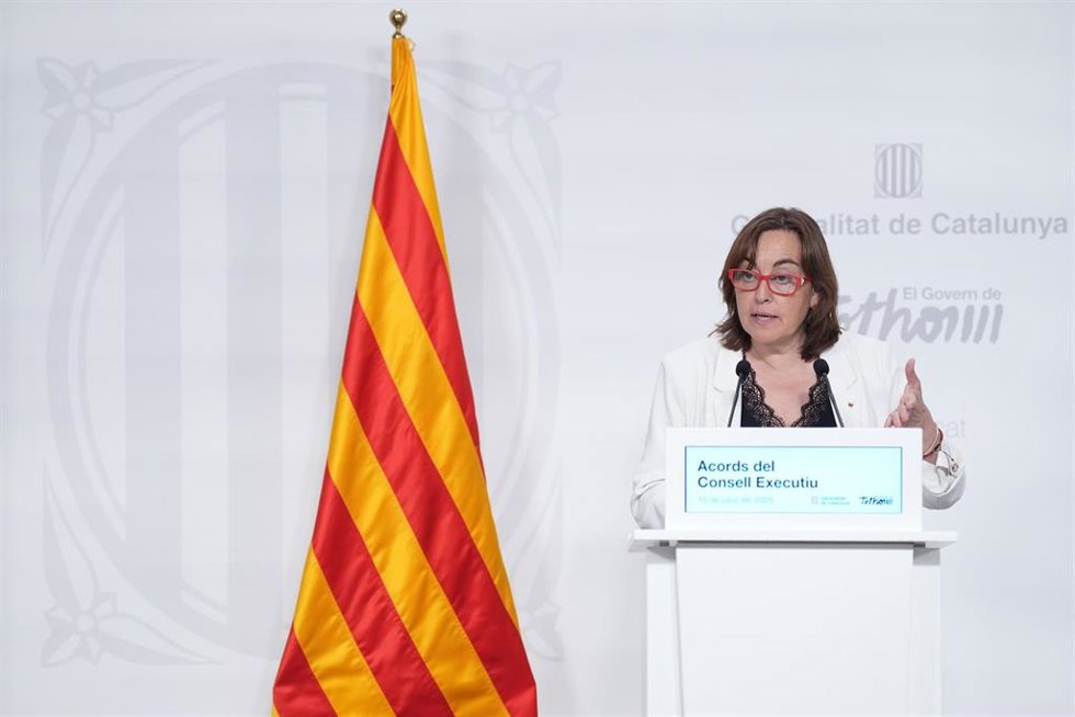 La consellera de Territorio, Vivienda y Transición Ecológica y portavoz de la Generalitat, Sílvia Paneque, durante una rueda de prensa tras la reunión del Consell Executiu, en el Palau de la Generalitat, a 15 de julio de 2025, en Barcelona, Cataluña (Es