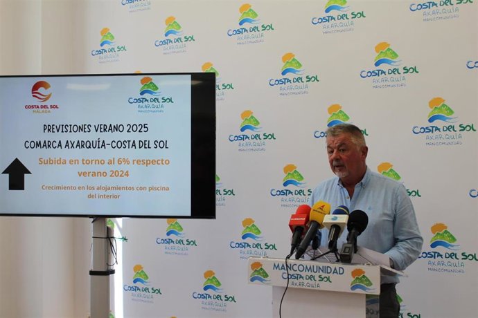 El presidente de la Mancomunidad de Municipios Axarquía-Costa del Sol , Jorge Martín, en rueda de prensa.