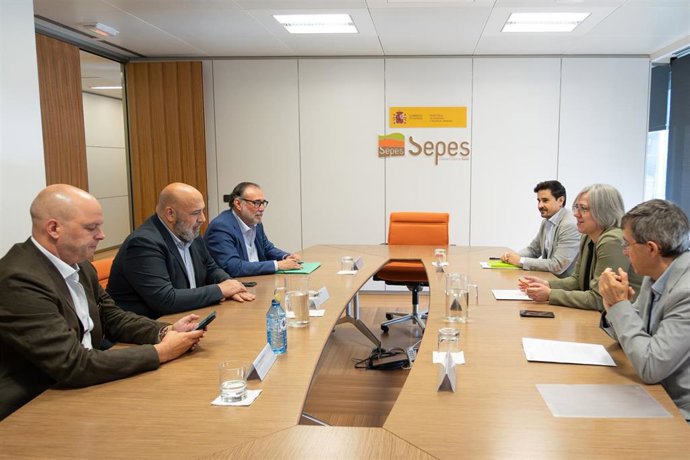 El alcalde de Palma, Jaime Martínez, se reúne con la directora general de la Entidad Pública Empresarial de Suelo (Sepes), Leire Iglesias.