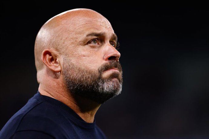 Archivo - Manolo Gonzalez, head coach of RCD Espanyol, looks on during the Spanish League, LaLiga EA Sports, football match played between Real Madrid and RCD Espanyol at Santiago Bernabeu stadium on September 21, 2024, in Madrid, Spain.