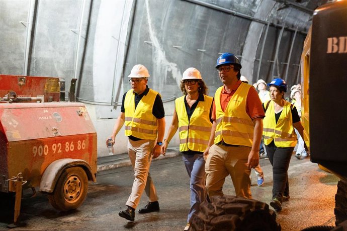 La primera teniente de alcalde del Ayuntamiento de Barcelona, Laia Bonet, ha visitado las obras del Túnel de la Rovira.