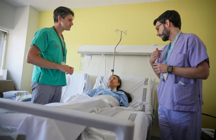 El Hospital La Fe opera el corazón de una paciente a través de cuatro incisiones mínimas en cuello y pecho