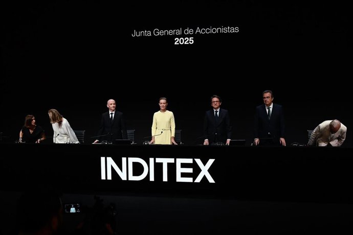 La presidenta de Inditex, Marta Ortega preside la Junta General de accionistas de Inditex, a 15 de julio de 2025, en Arteixo, A Coruña, Galicia (España). La junta de accionistas de Inditex apruuba hoy un plan de incentivos a largo plazo en efectivo y en a