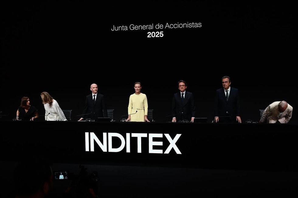 La presidenta de Inditex, Marta Ortega preside la Junta General de accionistas de Inditex, a 15 de julio de 2025, en Arteixo, A Coruña, Galicia (España). La junta de accionistas de Inditex apruuba hoy un plan de incentivos a largo plazo en efectivo y en