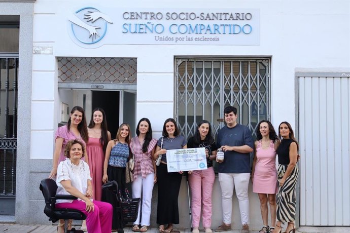 Miembros del PP, de NNGG y de la Asociación Sueño Compartido.