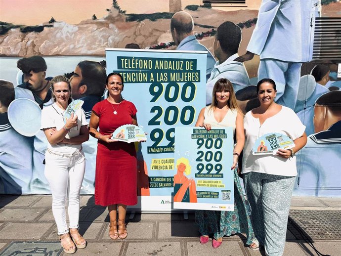 La delegada de Inclusíón Social, Juventud, Familia e Igualdad, Ruth Sarabia, junto a la coordinadora provincial del IAM, Remedios Cueto, la coordinadora provincial del IAJ, Alba Ortiz, y la edil de Igualdad de Rincón de la Victoria, María Belén Gutiérrez.