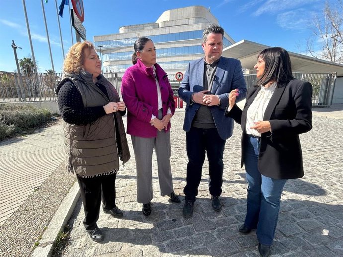 Archivo - El alcalde de Maracena, Carlos Porcel, en imagen de archivo  junto a la portavoz socialista en la Diputación de Granada, Fátima Gómez, a la izquierda en la foto con las alcaldesas de Atarfe y Armilla, Yolanda Fernández y Loli Cañavate