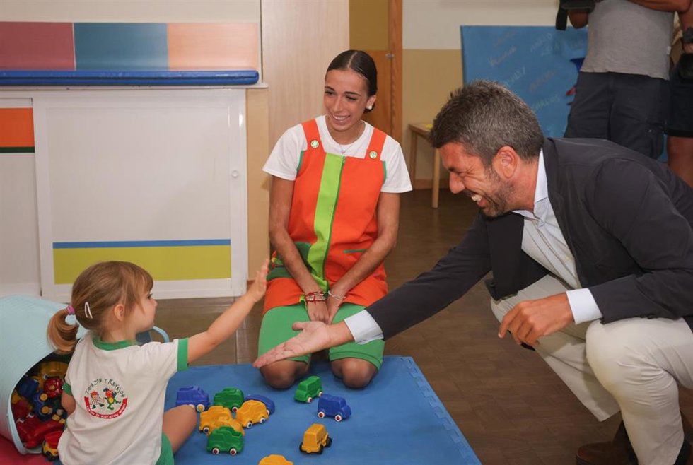 Archivo - Mazón resalta una inversión de 163 millones para la educación gratuita de 0 a 3 años en la Comunitat el próximo curso