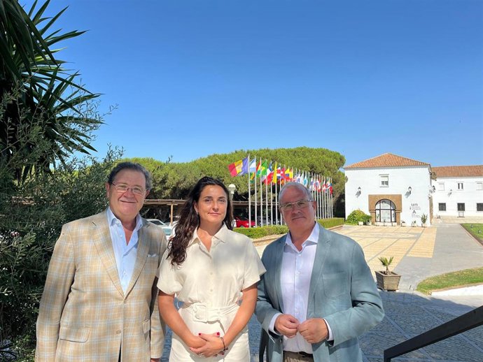 Joaquín Lucena Romero, María Esther Mora Rosa y José María Mora García en el encuentro 'Peritación médica y odontológica' en los cursos de verano 2025 de la UNIA