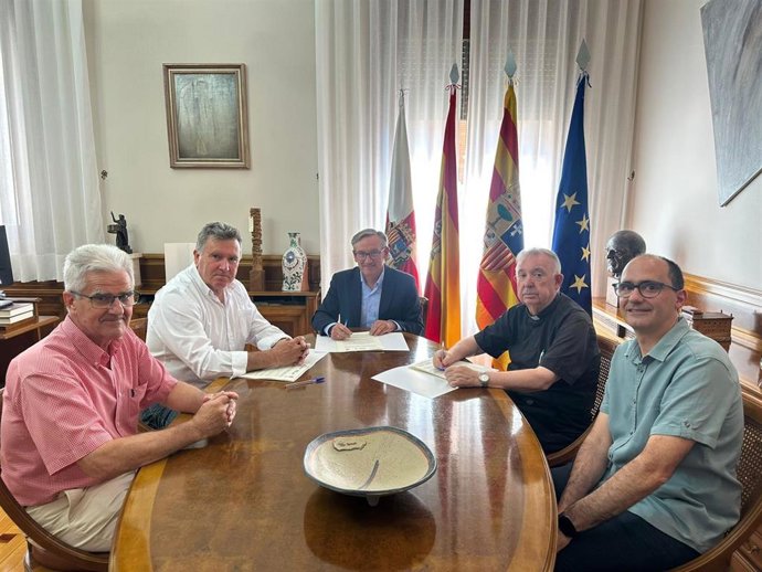 El importe para la conservación de los doce templos asciende a 450.000 euros.