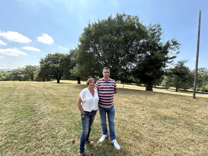 El primer teniente de alcalde de Siero, Javier Rodríguez, y la concejala de Festejos, Mercados y Bienestar Animal, Ana Nosti.
