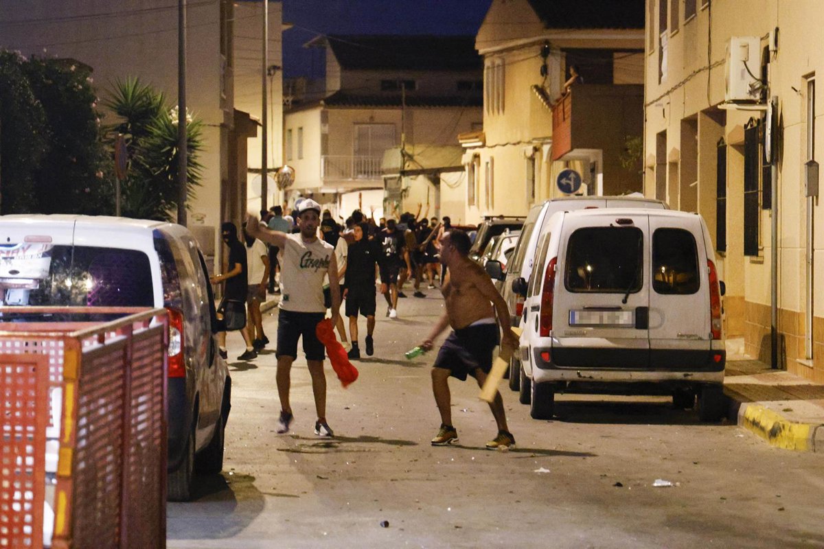 Movilizados en Torre Pacheco más de 130 antidisturbios por el primero de tres días de protestas contra inmigrantes