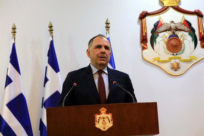 Archivo - AMMAN, Feb. 4, 2025  -- Greek Foreign Affairs Minister George Gerapetritis speaks during a joint press conference with Jordanian Foreign Minister Ayman Safadi (not in the picture) in Amman, Jordan, on Feb. 4, 2025. Jordan and Greece stressed on 