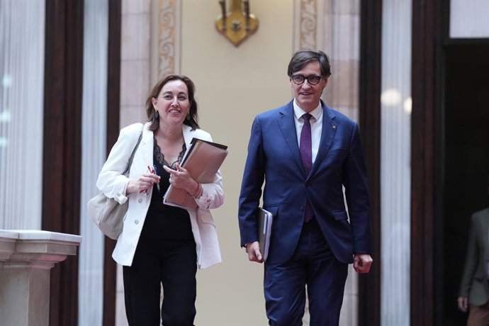 La consellera de Territori, Habitatge i Transició Ecològica, Sílvia Paneque, i el president de la Generalitat, Salvador Illa