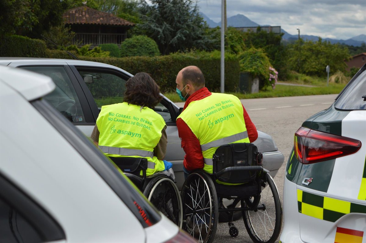 Personas con lesión medular conciencian en las carreteras asturianas sobre los peligros del alcohol y drogas al volante