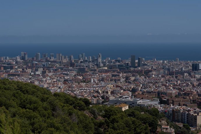 Archivo - Vista panoràmica de Barcelona