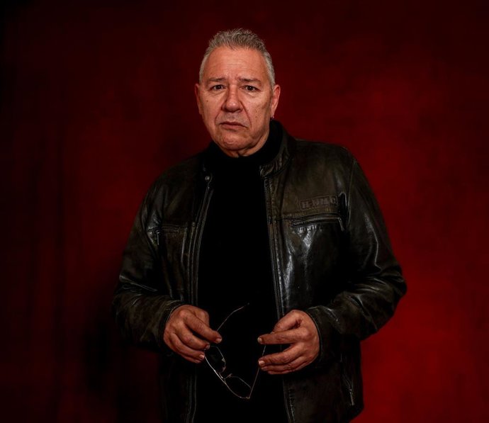 Archivo - El cantautor Carlos Goñi posa para Europa Press