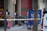 Mossos activa un dispositivo especial para buscar al autor del homicidio en el centro de Barcelona