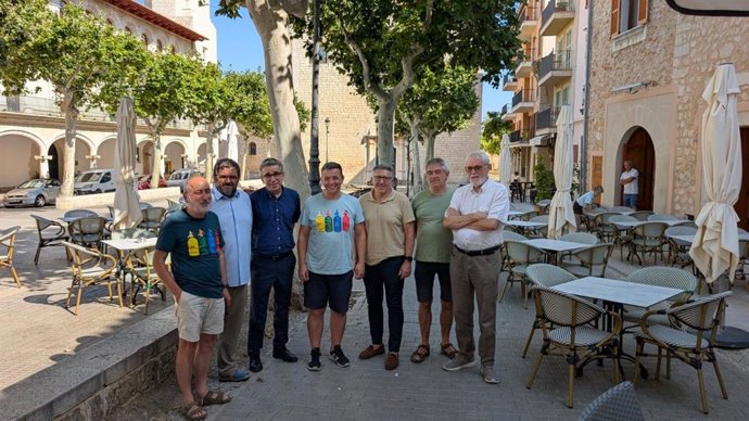 El secretario de Estado de Cultura, Jordi Martí, y el diputado de Sumar MÉS, Vicenç Vidal, en su visita a Alaró.