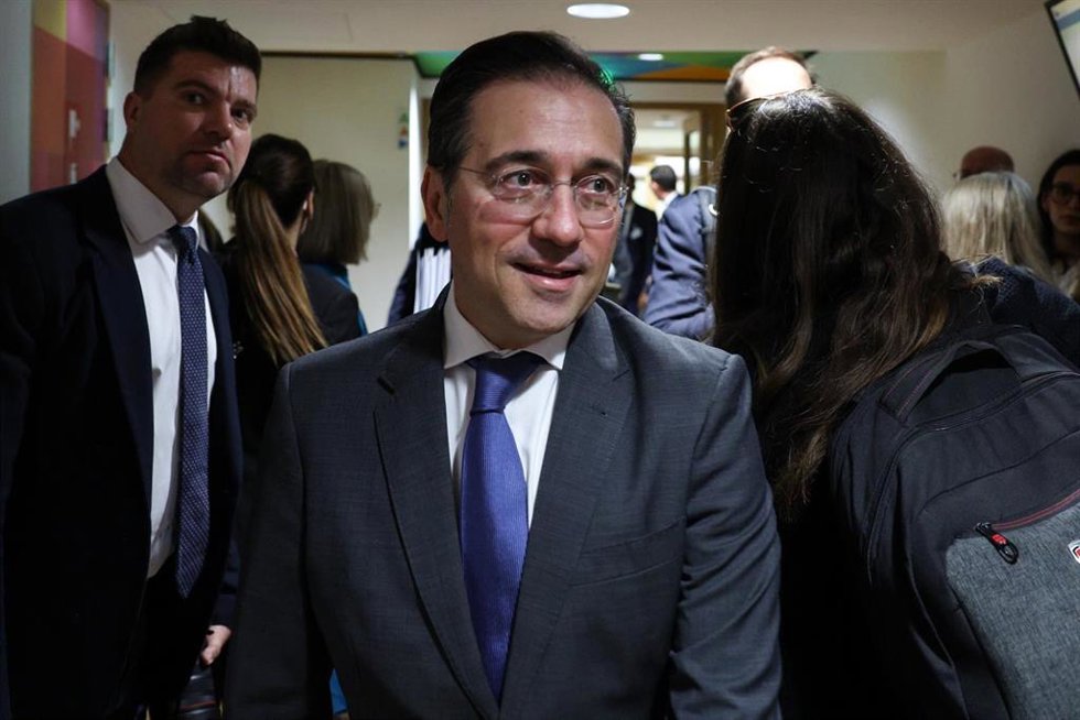 El ministro de Exteriores, José Manuel Albares, en una reunión en Bruselas.