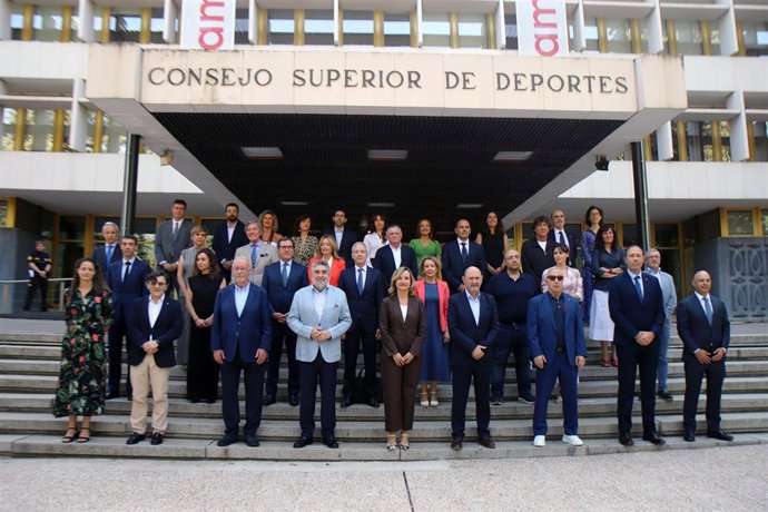 Pilar Alegría preside la primera reunión de la Comisión Interministerial para la preparación y organización del Mundial de fútbol de 2030.