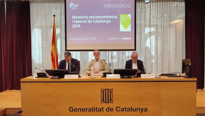 El conseller d'Economia i Treball de la Generalitat, Miquel Sàmper, i el president del Ctesc, Ciriaco Hidalgo, en una imatge d'arxiu.