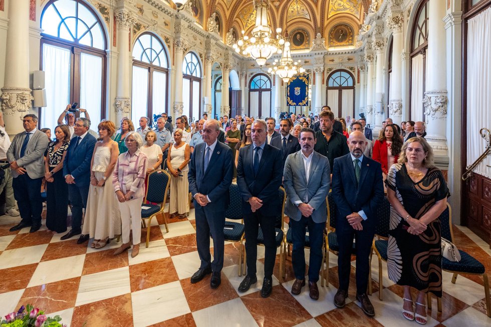 Minuto de silencio en el acto de homenaje al concejal del PP en el Ayuntamiento de Málaga, José María Martín Carpena, que fue asesinado por la banda terrorista ETA el 15 de julio del año 2000.