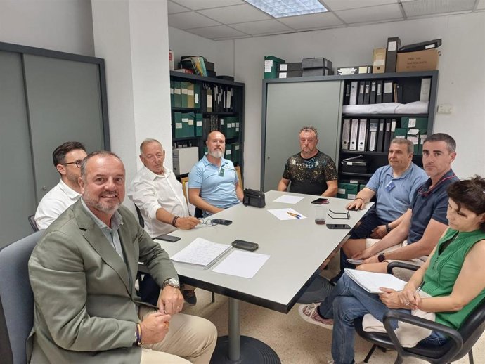 El regidor de Movilidad del Ayuntamiento de Palma, Antoni Deudero, reunido con la Asociación Balear de Eurotaxi.