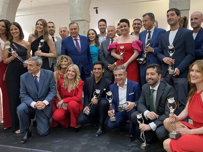 Foto de familia de la entrega de premios Antenas de Plata de la Asociación de Profesionales de Radio y Televisión de Madrid