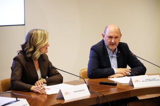 Rafael Louzán, junto a Pilar Alegría en la primera reunión de la Comisión Interministerial para la preparación y organización del Mundial de fútbol de 2030.