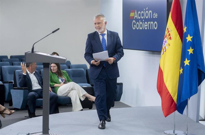 El ministro de Política Territorial y Memoria Democrática de España, Ángel Víctor Torres, a su llegada a una rueda de prensa posterior a la Comisión Bilateral de Cooperación Administración del Estado-Comunidad Autónoma del País Vasco, en la Moncloa.