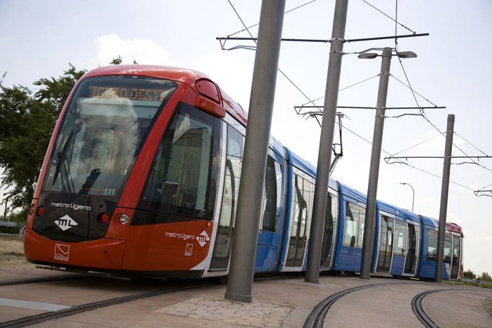 Archivo - Tren de Metro Ligero
