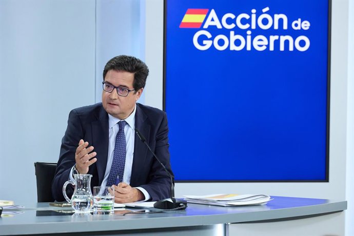 El ministro para la Transformación Digital y de la Función Pública, Óscar López, durante una rueda de prensa posterior a la reunión del Consejo de Ministros, en el Palacio de La Moncloa, a 15 de julio de 2025, en Madrid (España)