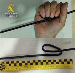 Trozo de hierro punzante que portaba el detenido.