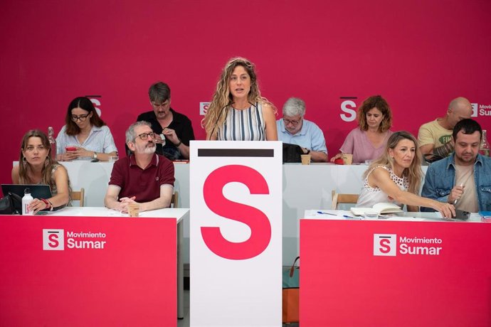 La coordinadora de Movimiento Sumar, Lara Hernández, durante la última reunión del curso político del Grupo Coordinador del Movimiento Sumar, en el Teatro Réplika de Madrid, a 12 de julio de 2025, en Madrid (España).