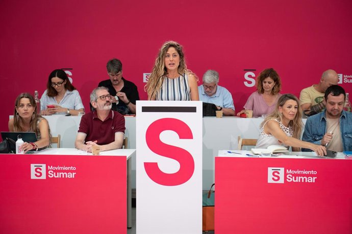 La coordinadora de Movimiento Sumar, Lara Hernández, durante la última reunión del curso político del Grupo Coordinador del Movimiento Sumar, en el Teatro Réplika de Madrid, a 12 de julio de 2025, en Madrid (España).