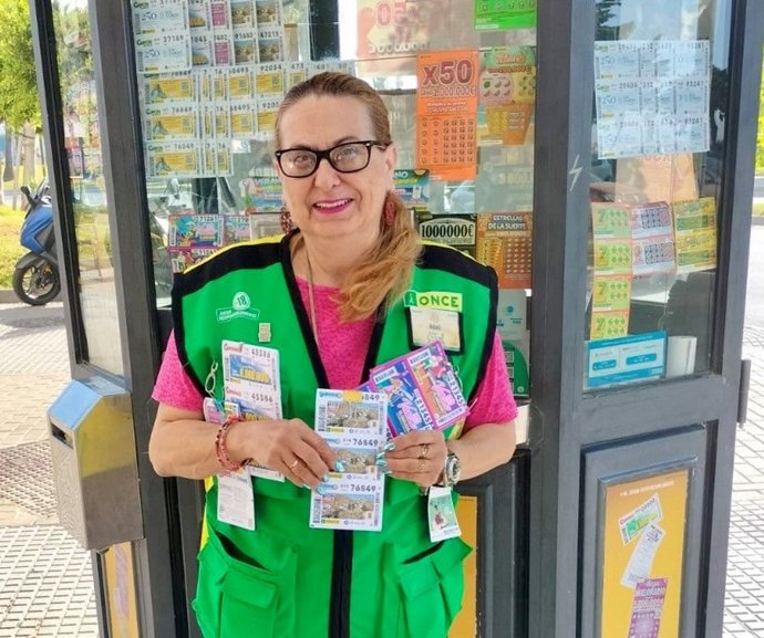 Adela Muñiz , vendedora de la ONCE en San Fernando.