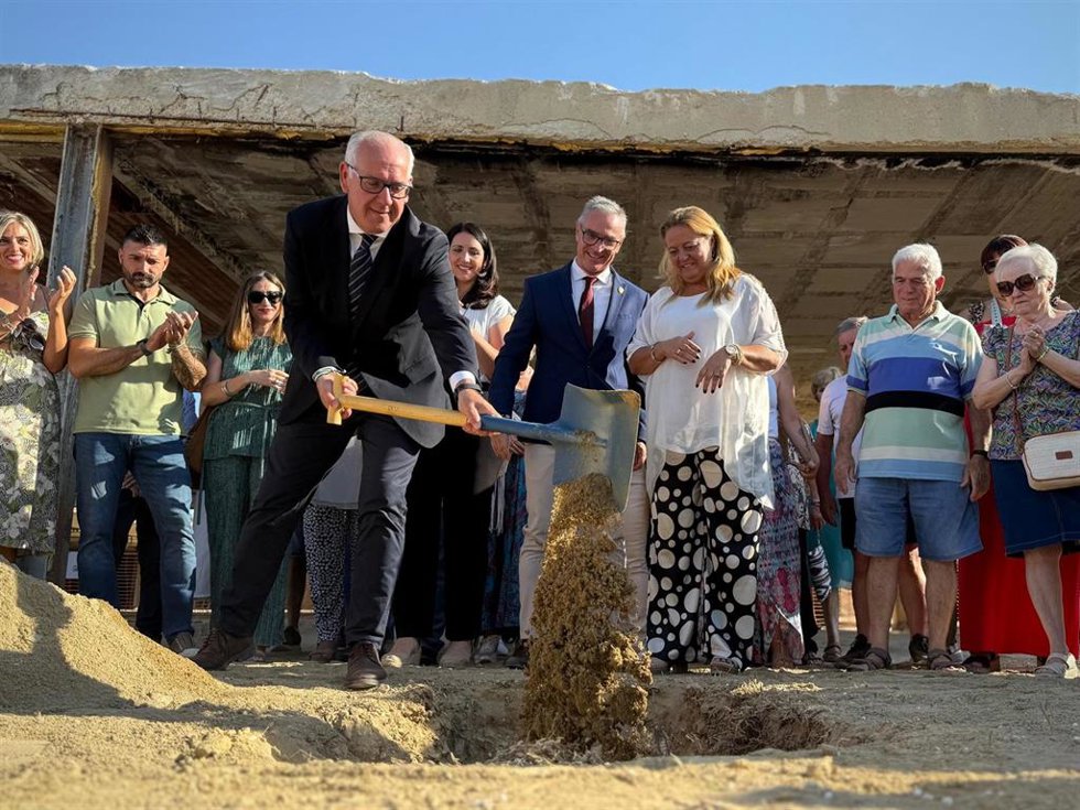 Colocación de la primera piedra de la residencia de mayores de Bailén