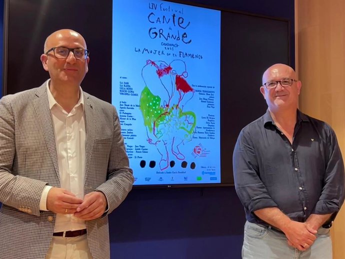 El vicepresidente de Cultura de la Diputación de Málaga, Manuel López, junto con el alcalde de Casabermeja, Pedro Hernández.