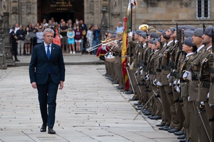 Archivo - El presidente de la Xunta de Galicia, Alfonso Rueda, a su llegada a la tradicional ofrenda al Apóstol, a 25 de julio de 2023, en Santiago de Compostela, A Coruña, Galicia (España). Como cada 25 de julio, la Fiesta del Apóstol de Santiago, patrón