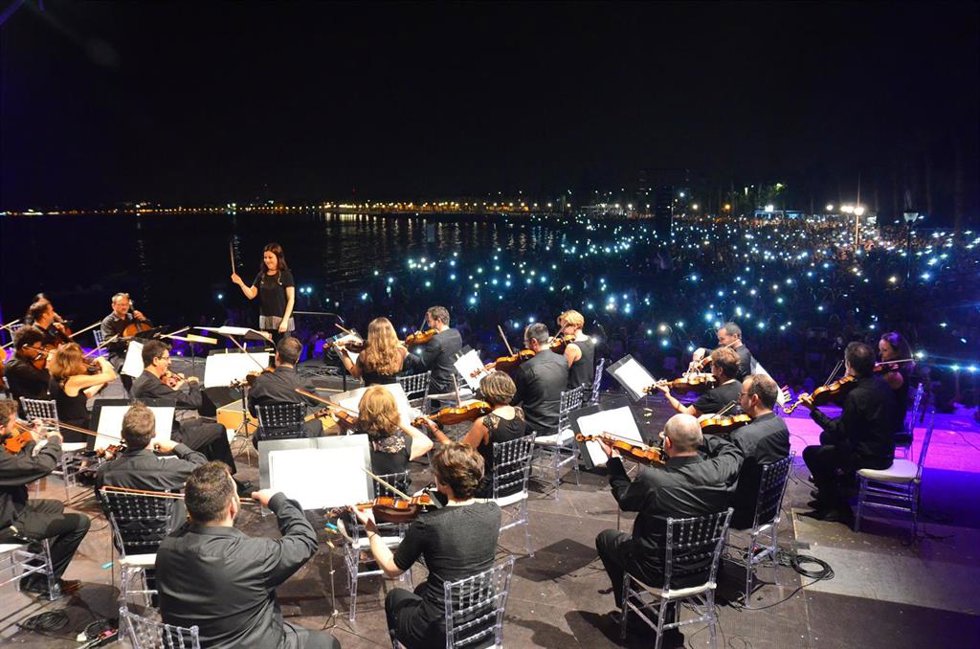Imagen de archivo de una de las actuaciones de la Orquesta Sinfónica de la Región de Murcia a la orilla del Mar Menor